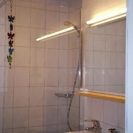 4 Mit Balkon Apartment